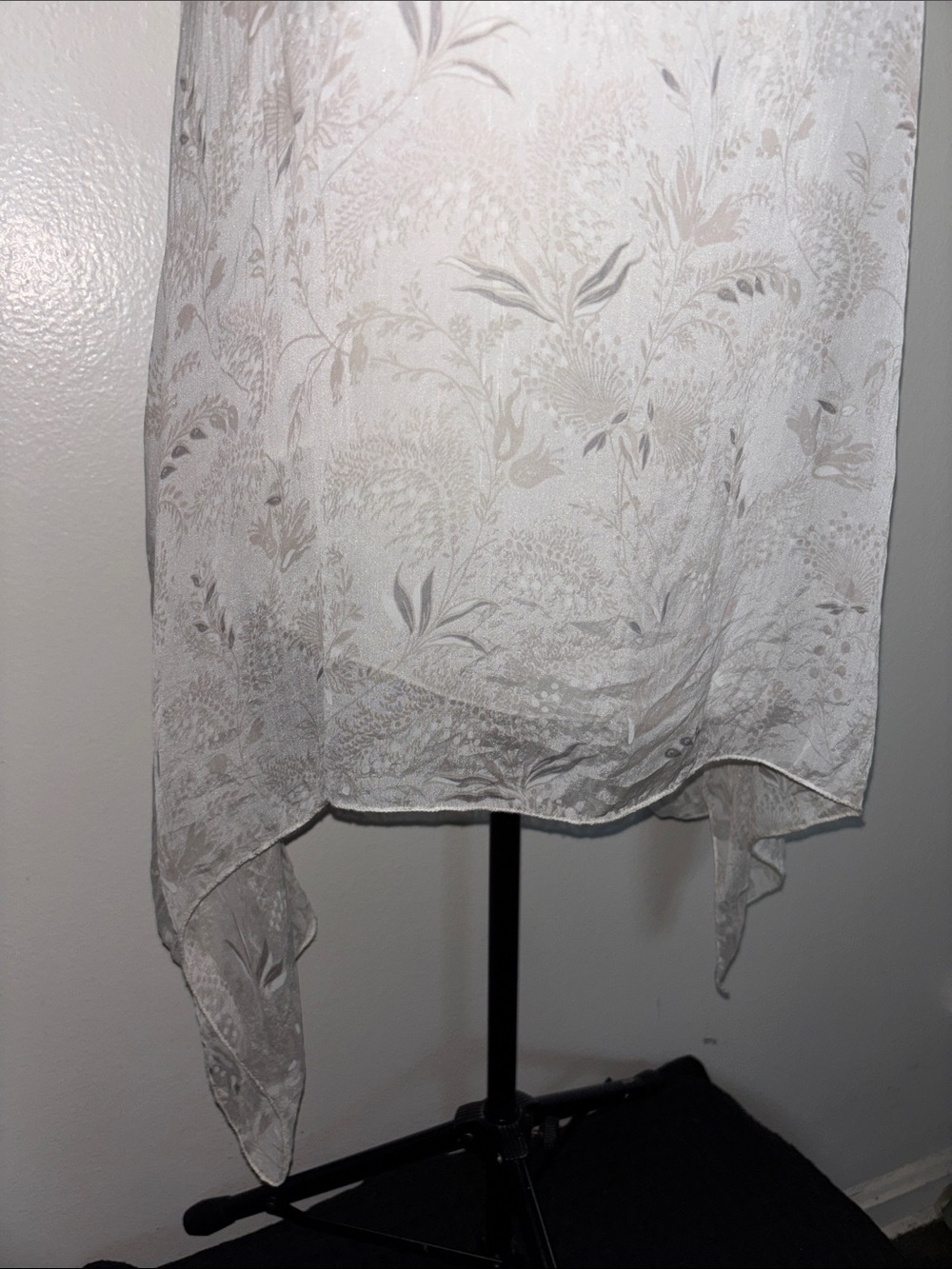 Cousy SzL Ivory Floral Patterned Pure Silk Sleeveless Lined Top - Picture 2 of 8
